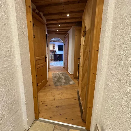 Апартаменти Schoenstes Am Hahnenkamm
